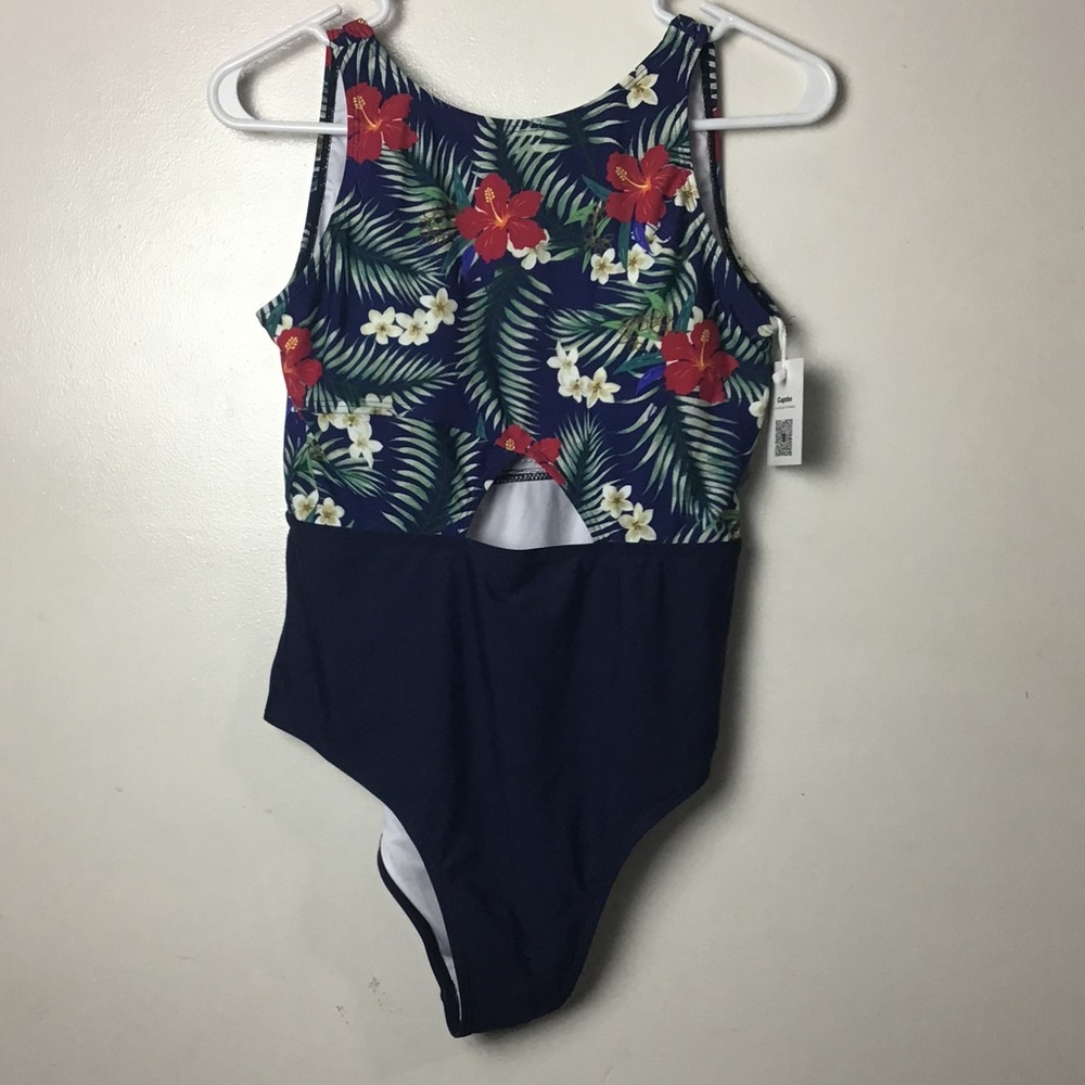 Cupshe one piece navy floral swimsuit. Large